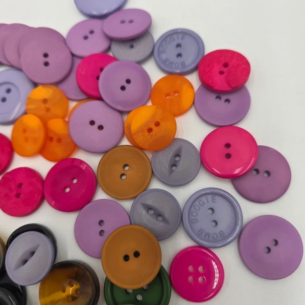 Bulk Lot of 140 Assorted Sewing Buttons Mixed Colors and Sizes Crafting